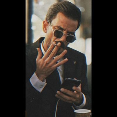 وقد شتَّتِ الأهواءُ كلٌ ودينهُ ولا زِلتُ شيعيًا على دينِ جَدّتي أوالي عليًا
Anesthesia student 🥼💉