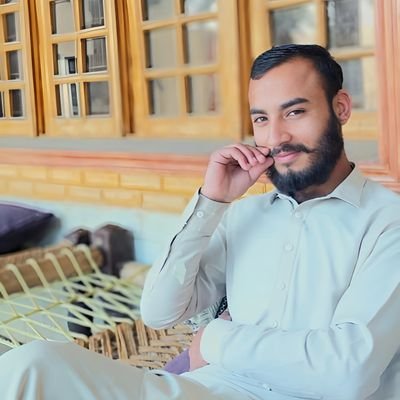 ہر اُس شَخص کے ساتھ مخلص رہیں،
جِسکی ایک اچھی بات،
آپ کا دل بہلانے کا سبب بنی ہو،
جِس کے ایک مزاحیه جُملے سے،
آپ کا چہرہ کِھلکھلا اُٹھا ہو،
جس کی نَصیحت سے،