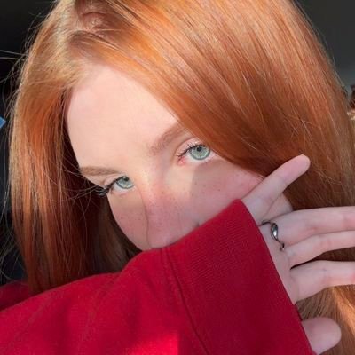 Miaaaawinteer's profile picture. My name is Mia Elizabeth Winter  i'm write, drew and play some of guitar