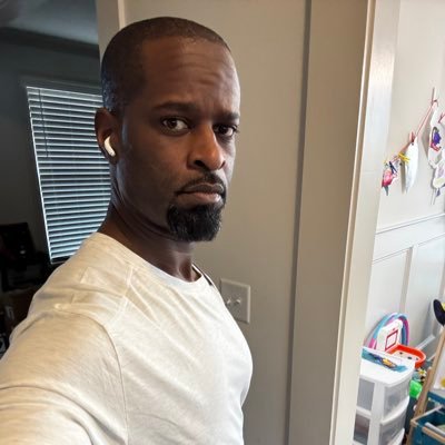 MIKE_4DE's profile picture. Just as confused as you.
