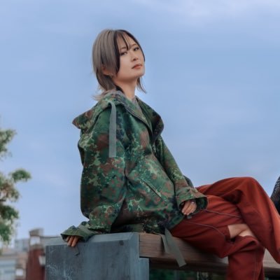 桃色ドロシー(@momoiro_dorothy)歌とギター。弾き語り。ゲーム「新すばらしきこのせかい」挿入歌にVoで参加。歌ってる時の顔は特級呪物🥸🌱インスタも覗いてね☞https://t.co/Y6d7G0rZbD
