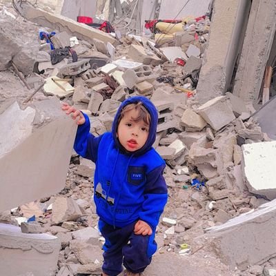 انا امل من غزة عمري 24 متزوجة و عندي طفلين
آيلا 4سنوات
آياد 3سنوات
انا الان اعيش في الخيم
نازحه من رفح في مواصى خاينويس
انا احتاج الي مساعدتكم والي دعمكم