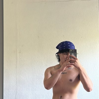 short asian mega emo mit enorm großen suchtdruck nach raves. Bin auch DJ aber das mittlerweile eher ein toxic trait als ein Hobby