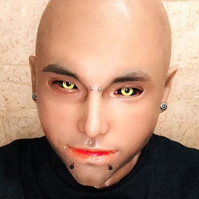 Decided to finally get a mask and play around with it a bit. Hit my DMs if you want more fun :D
Mask from @Smitizen.