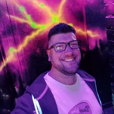 @ManInPaintUK