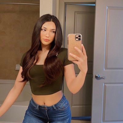 ClaraJohns51812's profile picture. What can I say?