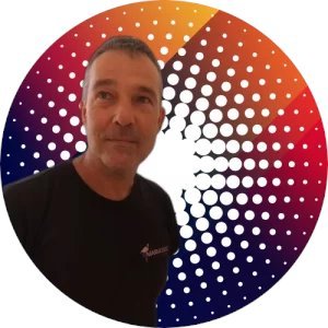 StuccoPerfectio's profile picture. Janos Karpati, fondateur de Stucco Perfection à Nice, forme aux revêtements décoratifs à la chaux, certifié RS6307, alliant artisanat et innovation.