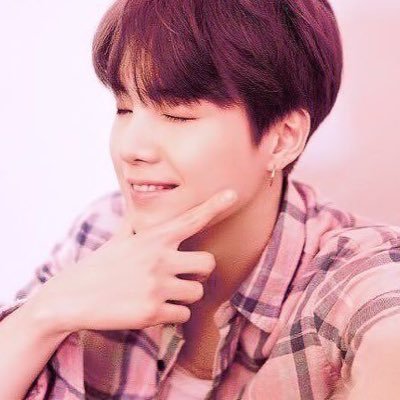 chupando manga com sal na calçada de casa com o yoongi