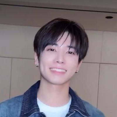 🩷🤍#TXT fan acc | '21 MOA | Would do crimes for Tyun's tummy button | MOARMY | multi but twt TXT | she/her | INTJ | MOA is love, MOA is life 🤍🩷
