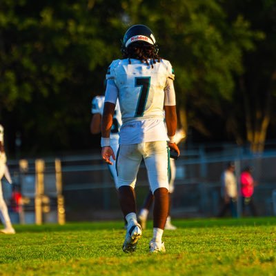 LB/CB| 5’8 165lbs | C/O 2027 | 3.4gpa | Royal palm beach highschool | Email treventipton1989@gmail.com|📲561-677-1989| NCAA ID# 2409412869