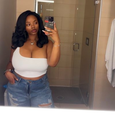 Down to Mars girl • A lil arrogant but heaven sent • Like tacos on a drunk night