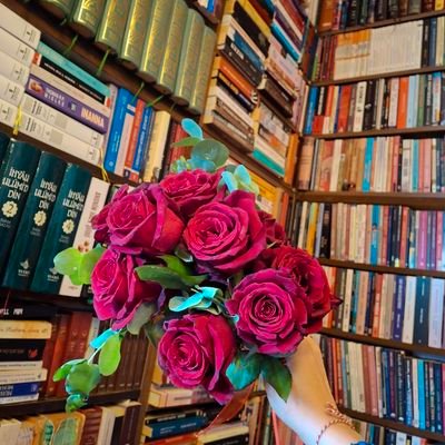 AhsenUyar97's profile picture. Ruhu seyyar , bedeni kök salmış 🥀