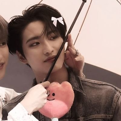 lilihaxie's profile picture. “𝘐𝘧 𝘺𝘰𝘶𝘳 𝘥𝘳𝘦𝘢𝘮 𝘪𝘴 𝘵𝘰 𝘴𝘢𝘷𝘦 𝘵𝘩𝘦 𝘤𝘰𝘮𝘮𝘰𝘯 𝘱𝘦𝘰𝘱𝘭𝘦, 𝘵𝘩𝘦𝘯 𝘮𝘺 𝘥𝘳𝘦𝘢𝘮 𝘤𝘰𝘯𝘴𝘪𝘴𝘵𝘴 𝘰𝘯𝘭𝘺 𝘰𝘧 𝘺𝘰𝘶.”🪼