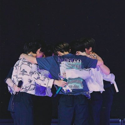 promise to self: to meet bangtan boys in person at their concerts and shoot lots of film photos 🏟📷🎞