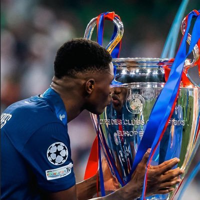 6’3 feminist & Paris Saint-Germain fanboy main @Giorgos10_ ✌🏼