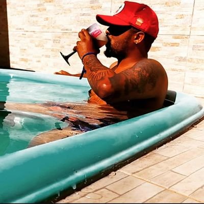 pai da Laura e da Alice /diretor de carnaval /lutador de Muay Thai 🤍🙏🏿