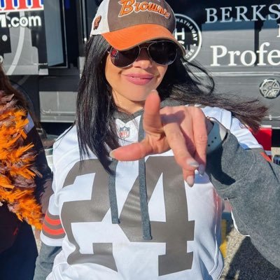 - new account ❤️er of football. fun and everything fab-LOYAL Cle Sports Fan-Fantasy Football Stud/ #Sfb14 #Sfb15 *cool mom💋 https://t.co/SIKvde8Gjp