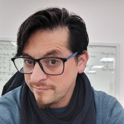 Amante de la Música, de los comics, el cine y fanático del futbol (Chuncho)