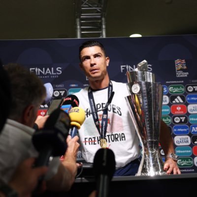يحاول التوازن على ايامٍ تترنح #امكلثوم #ريال_مدريد #cr7 @ittihad