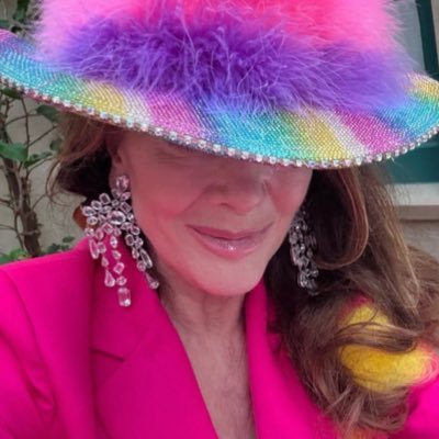 suecsitt's profile picture. 