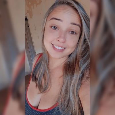 Aí vem a vida e te vira do avesso só para provar que a felicidade vem de dentro para fora.😍 Aquariana ♒
29 anos 🌹