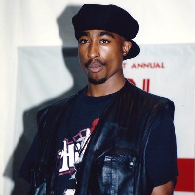 Si Allah ﷻ est avec nous,peu importe qui est contre nous.(Tupac Amaru Shakur my whole life)
