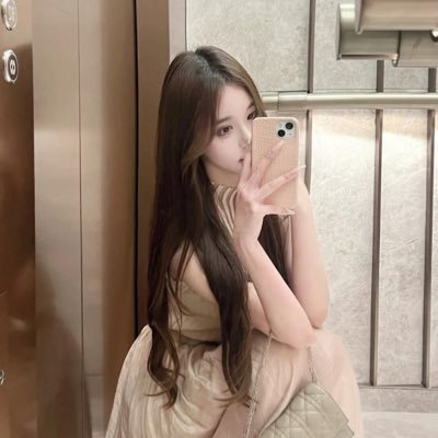 ml3ny__'s profile picture. 𝐓𝐡𝐞 𝐦𝐨𝐨𝐧𝐥𝐢𝐠𝐡𝐭 𝐢𝐬 𝐚 𝐦𝐞𝐬𝐬𝐚𝐠𝐞 𝐨𝐟 𝐥𝐨𝐯𝐞.