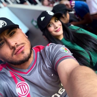 iamkarenvilchis's profile picture. 