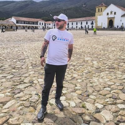 Psicólogo clinico, con maestría en psicología clínica infantil y adolescente y una en educación Montessori, de derecha siempre 100% anticomunista! Antipetrista