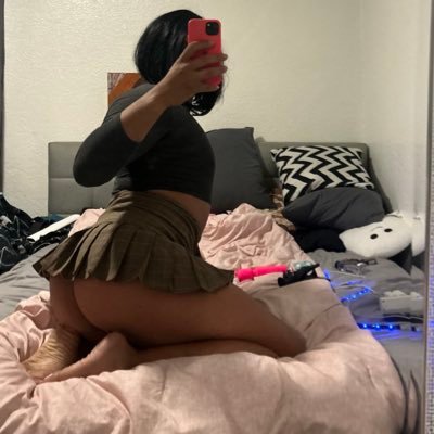 Hello, I always wanted to seduce and please real men. Just a CD for your fantasies. Follow me #crossdresser #crossdressing #femboy #sissy #snapchat