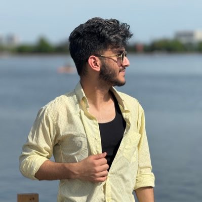 Priiiyaansh____'s profile picture. Al mal tiempo, buena cara!🖤✨