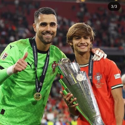Porto, Portugal, sei lá futebol.
Não sei fazer bios fodam-se