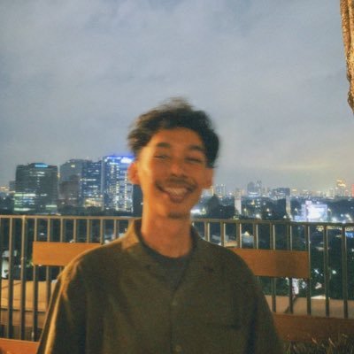 gleaminglantern's profile picture. i study bitbending.