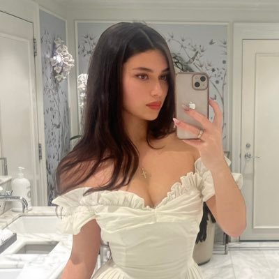 HouseOfAristeia's profile picture. Unveiling the architecture of Being by way of psyche, energy, flesh, and systems. 𝘋𝘦𝘰 𝘷𝘰𝘭𝘦𝘯𝘵𝘦 †