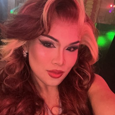 professional yapper, amateur drag queen 🏳️⚧️ she/her | @msizzyxtra on all socials | 📩msizzyxtra@gmail.com