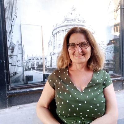🇮🇹🇬🇧🇪🇺PG Dip in LIS, CILIP accredited. Part-Time Library Assistant at K.B. Chen CCL& Bodleian Library and Part-Time Italian Tutor. My own tweets. #Human