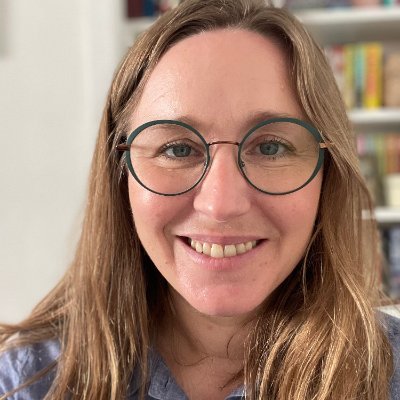 Writer, therapist, trauma nerd @BathSpaUni #MAWYP @TheGEAcademy Searchlight SL&LL / Voyage SL / Guppy YA LL / PFD Queer Prize SL Loves good tea and daydreaming