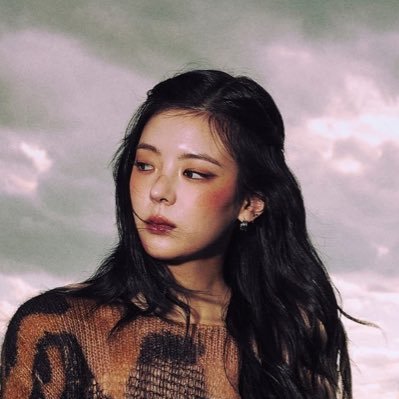 ot5 itzy and multi // i post in bursts of motivation and during comeback season the most!