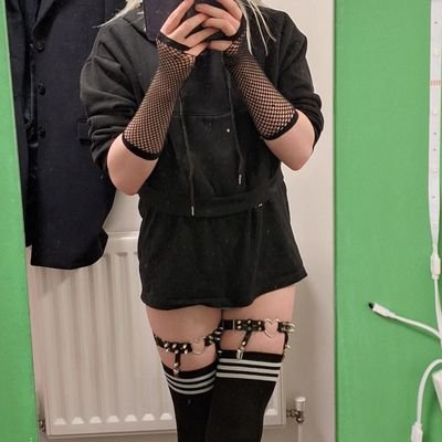French Leftist 19y 🚬 and 🏳️⚧️ :3 || Sociology learner || Former Theatre kid || Don't bother following if you endorse any form of bigotry or genocide.