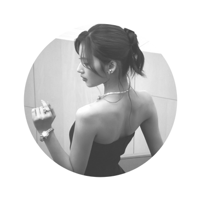 Her trait is what they define as lavish, and her movement is what they call grandeur. Unshackled even by the divine, holy by its own choice.