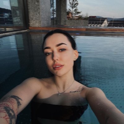 Emma94825854's profile picture. Even if you are as ordinary as dust, you must try your best to bloom into a flower.