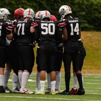 Football Player at Hamburg Rookie Huskies looking for opportunity to play in the USA/6‘08/191Ibs /OT/ class /2029/2030/Coach Email;mo.mrs720@gmail.com