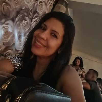Hija, madre, adicta al café y siempre con Dios, devota del Nazareno 💜 💫✨🙏🏼😇. Júzgame como quieras, la opinión es tuya pero la realidad es mía.