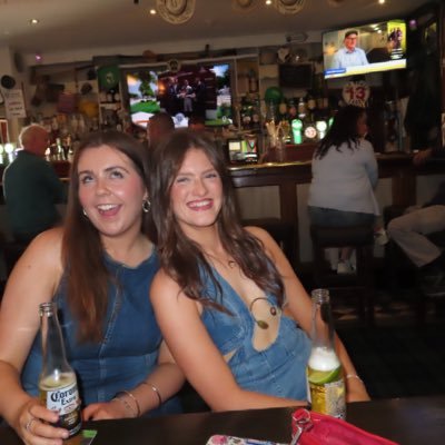 MelanieBrowne01's profile picture. Meelin / Big Red Bench ☎️