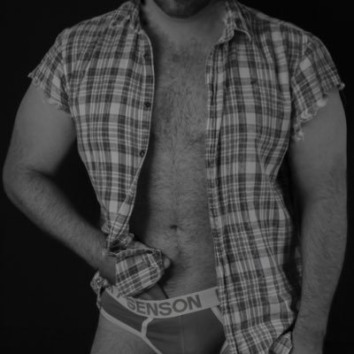 Check out my Arsmate page, ask for whatever you want. / Visita mi página de Arsmate y pide lo que quieras.