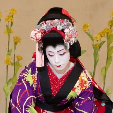 2024.11.10 京都 祇園甲部歌舞練場 長唄「藤娘」の舞台写真です