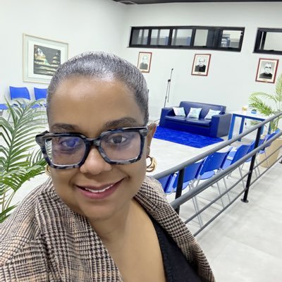 📖 Mãe, bibliotecária e feliz! Em paz com a vida! Toda honra e glória a Deus!