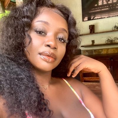 ✾✿✦life is actually beautiful ✾✿✦ Brand Identity & product design 👩🏾💻 A very serious non serious girl.