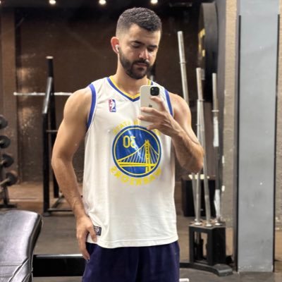 atleta amador de vôlei, discente de direito, fã do futebol e basquete e falo várias merdas aqui