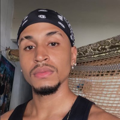 gutomonet's profile picture. 